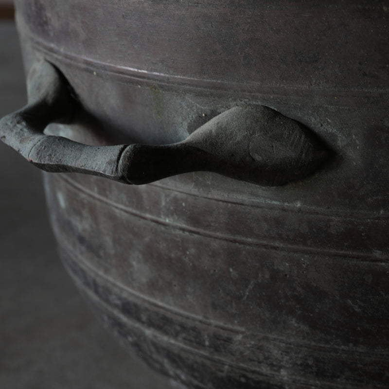 古铜色仿竹花瓶架与双手火炉