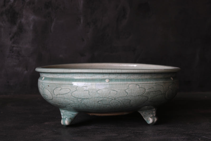 Celadon porcelain three-legged bowl with peony arabesque design Ming Dynasty/1368-1644CE