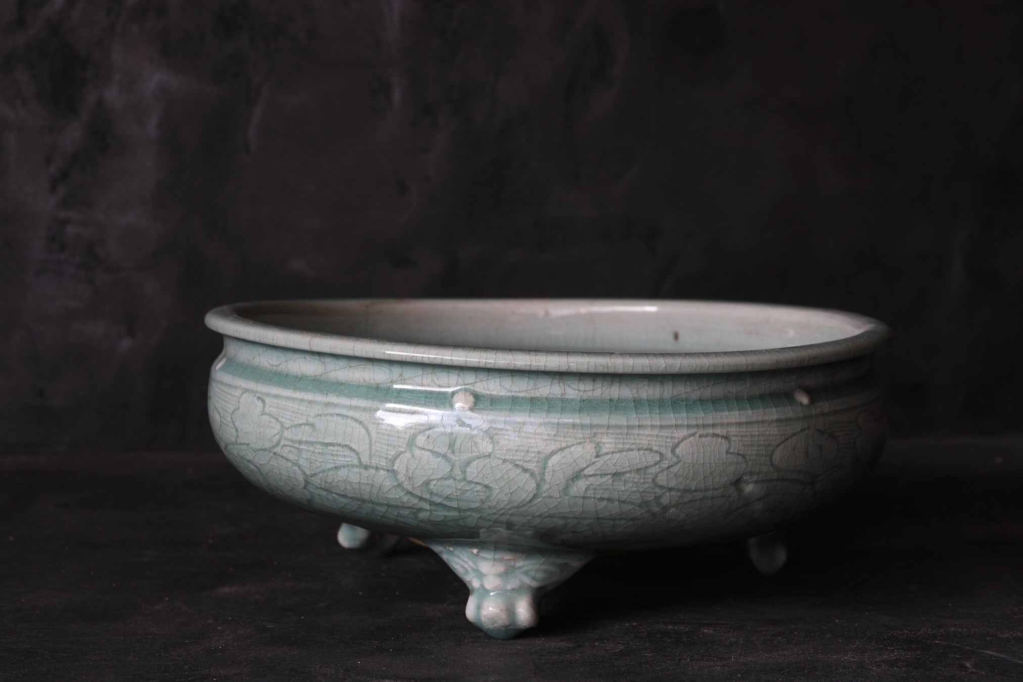 Celadon porcelain three-legged bowl with peony arabesque design Ming Dynasty/1368-1644CE