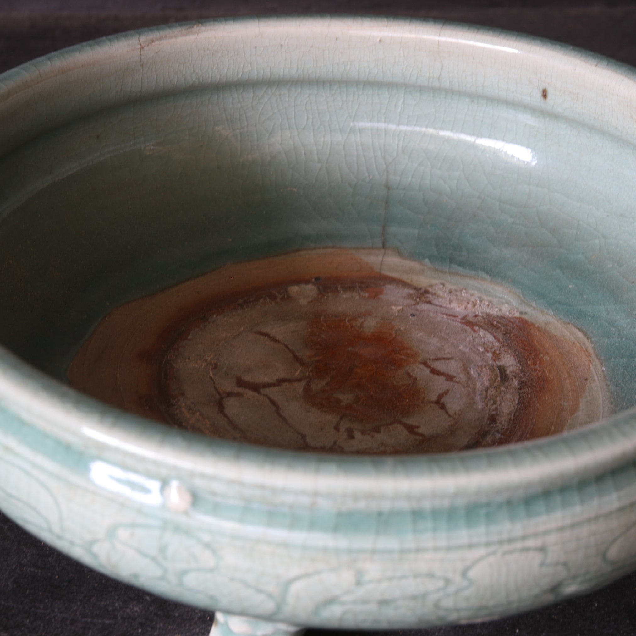 Celadon porcelain three-legged bowl with peony arabesque design Ming Dynasty/1368-1644CE