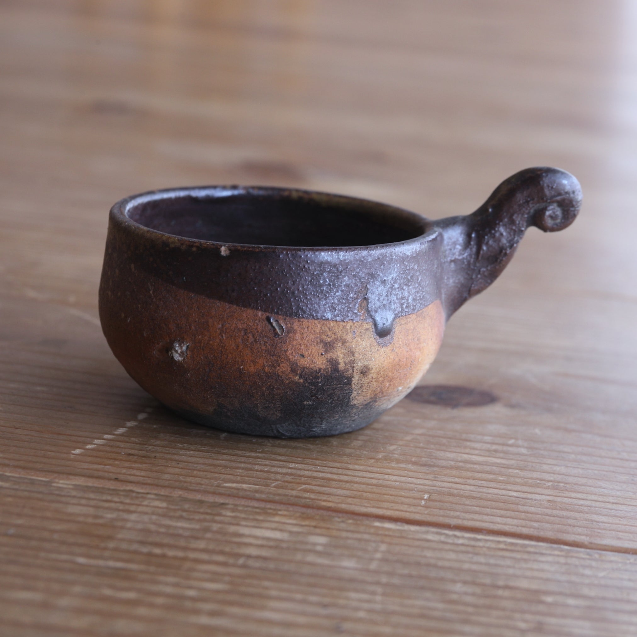 Ko-Seto iron pigment mug Edo/1603-1867CE