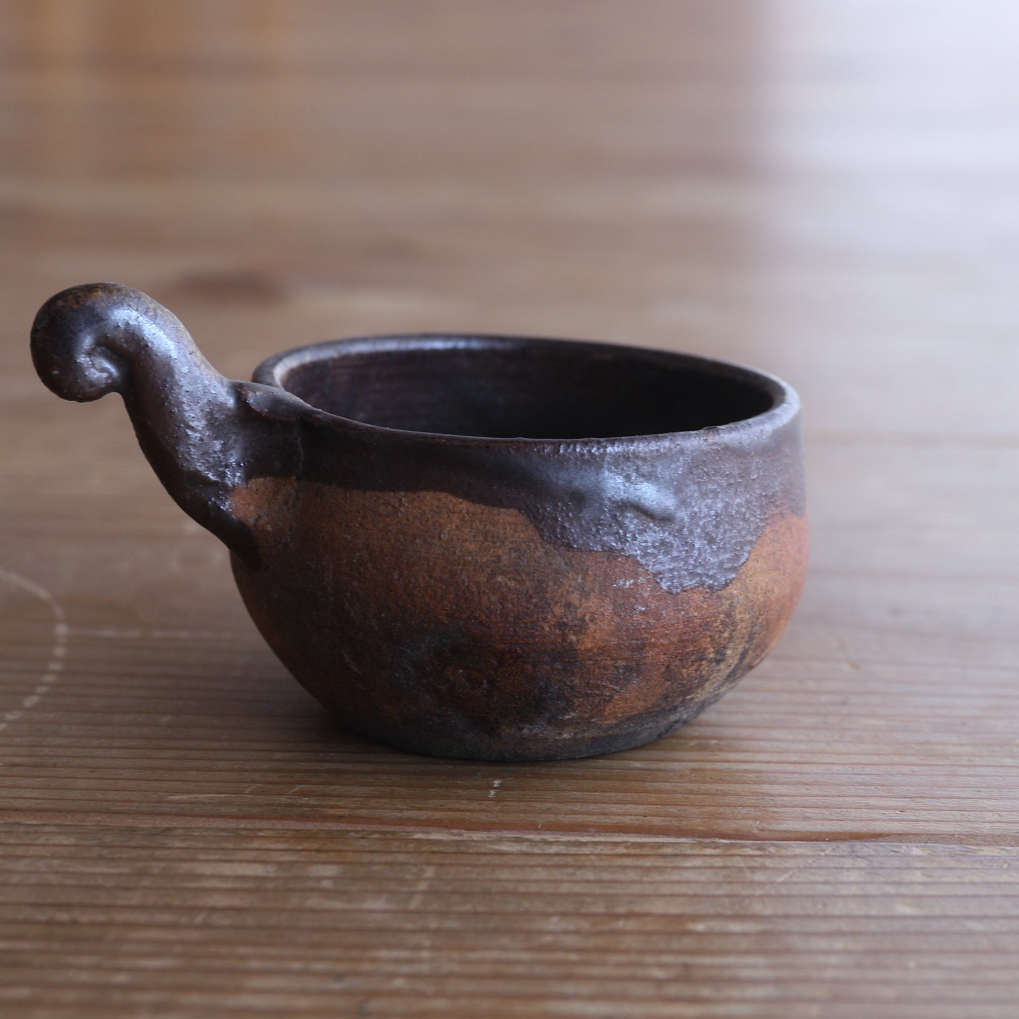 Ko-Seto iron pigment mug Edo/1603-1867CE