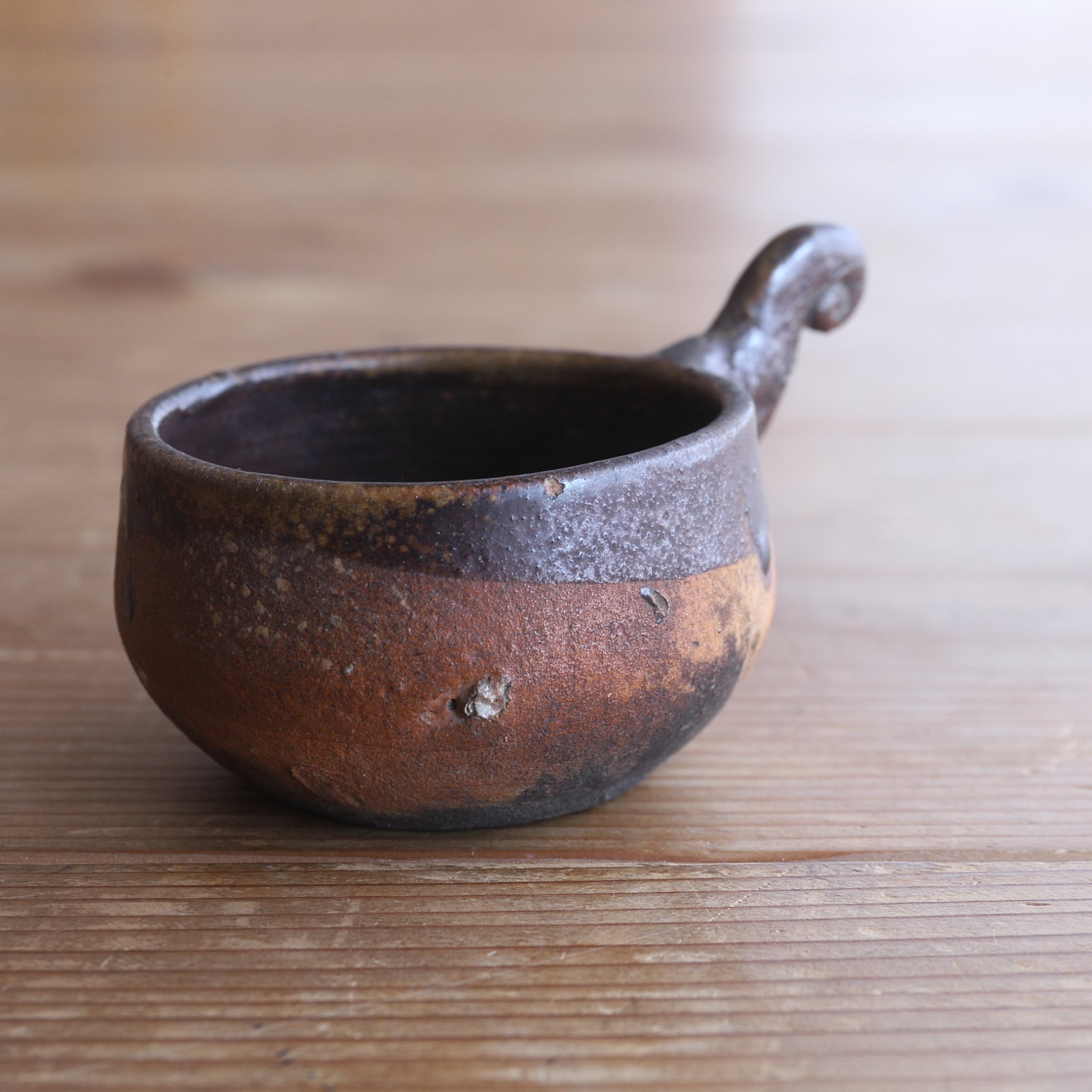 Ko-Seto iron pigment mug Edo/1603-1867CE