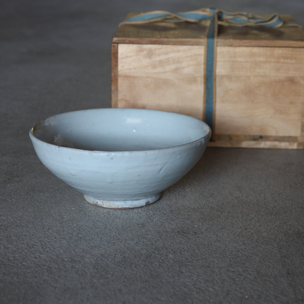 李朝 白磁茶碗 抹茶碗（1392–1897 CE） | 入蘆花（ロカニイル）