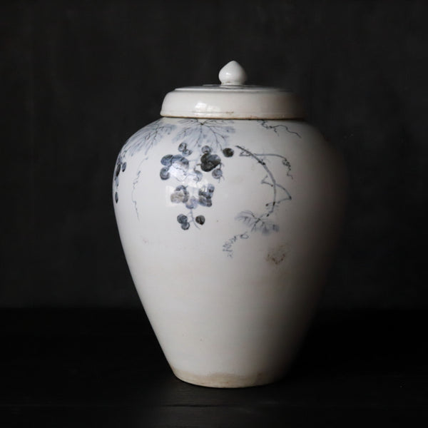 韩式古董白瓷葡萄纹盖子花瓶 朝鲜王朝/1392-1897CE